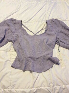 NWT JUNE & HUDSON light purple puff sleeve crop top